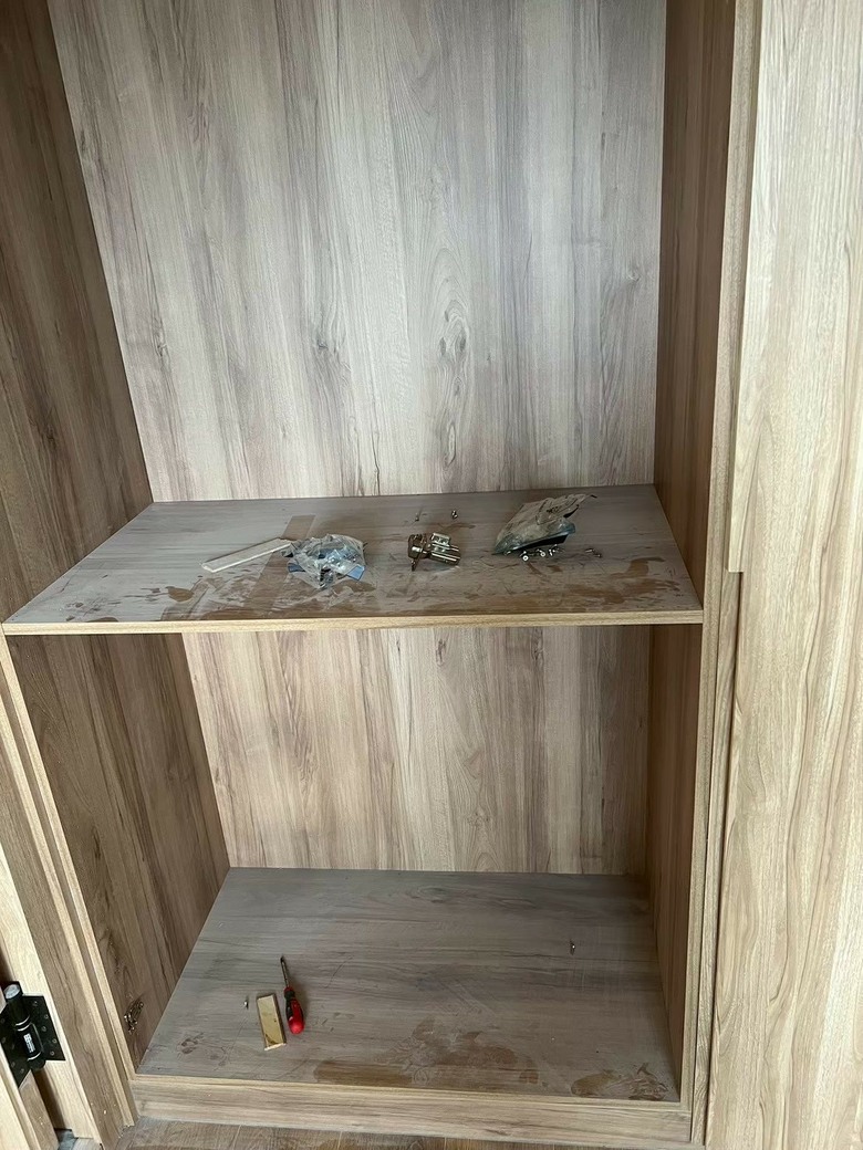 （分享）彰化新成屋細清｜不鏽鋼水槽亮到反光、窗軌溝縫條條清乾淨，搬家前空屋做最徹底