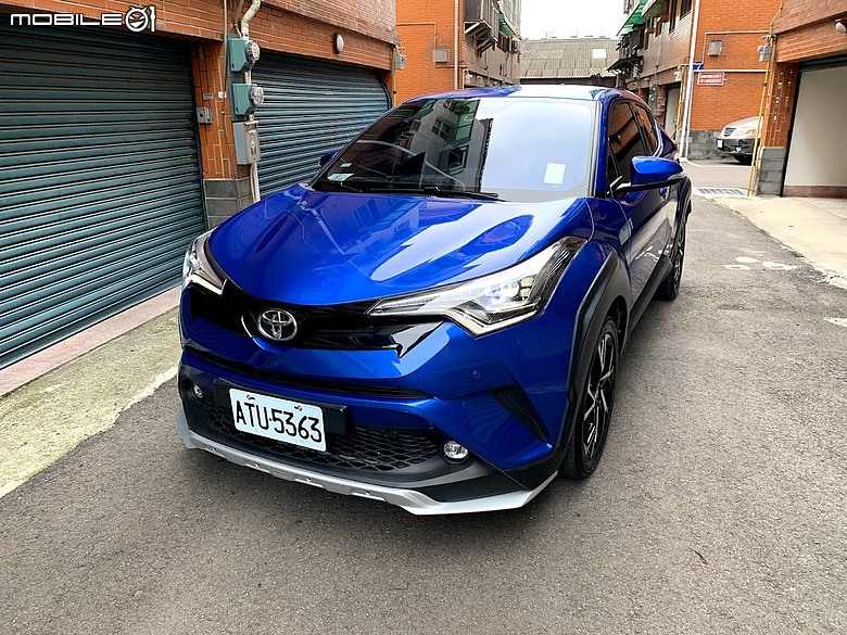 再見了，我的小藍：一部 Toyota C-HR 與我們家的九年時光