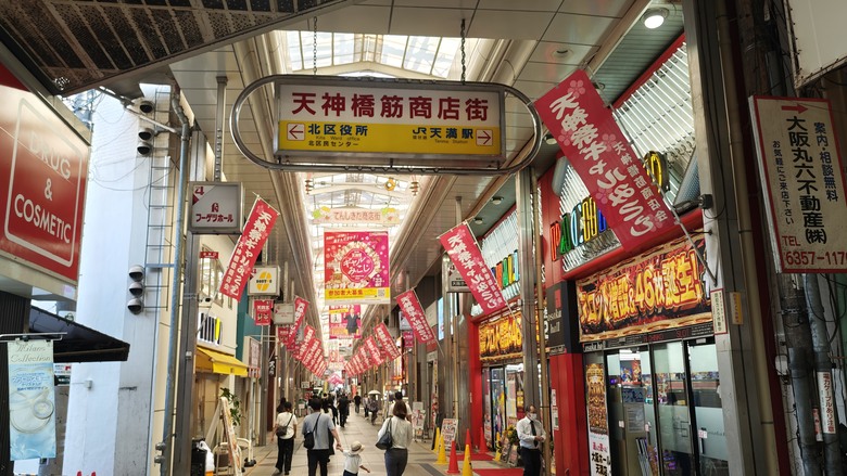 我與智能眼鏡的三天兩夜大阪快閃行 - Day2~Day3 - 天神橋筋商店街 / 梅田KYK炸豬排 / 阪急三番街 / 綱敷天神社御旅社 / 讀賣電視台柯南群像 / 通天閣 / 日本橋 / 達摩串炸 / 堺筋俱樂部 / INNN共乘體驗分享