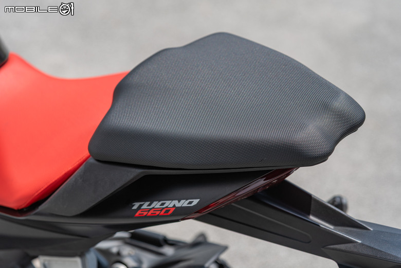 點我看大圖 Aprilia Tuono 660 試駕報告|手握燥熱戰鬥純血,電控帶來千變萬化!