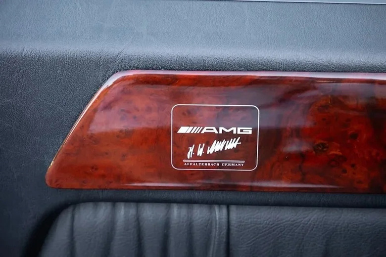 Mercedes-Benz 300 CE-24 AMG 3.4寬體版現身拍賣 272hp經典直六絕響！