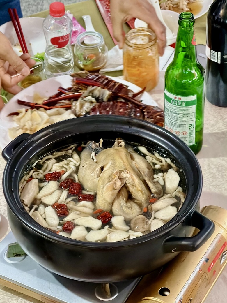 【食記】見識到南部辦桌的實力!大廠發表會指定高屏外燴,現場現烤龍蝦、老酒海大蝦氣勢有狂!