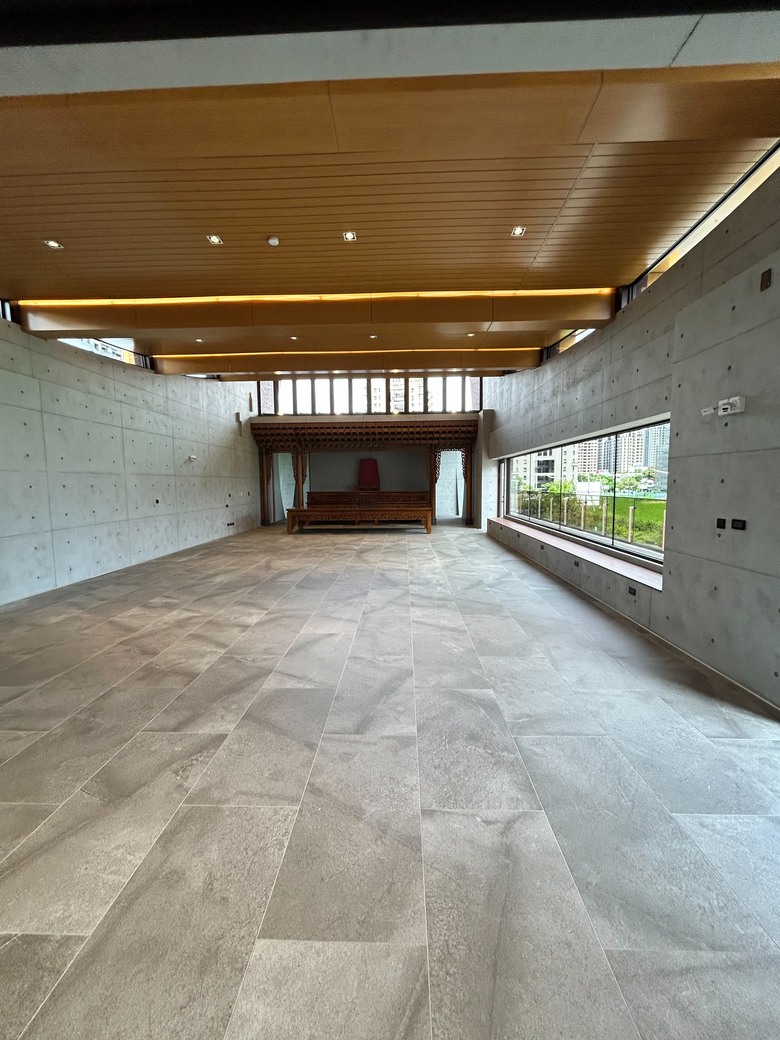 (裝潢後清潔分享)台中大型商業空間裝潢後清潔，從地面石材島粉塵一次搞定