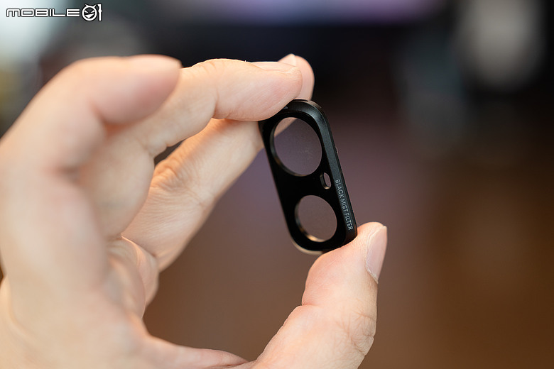 Insta360 首款旗艦雲台相機 Luna Ultra 來了!徠卡 1 吋 8K 雙鏡頭、2 吋可拆螢幕、支援頭部追蹤