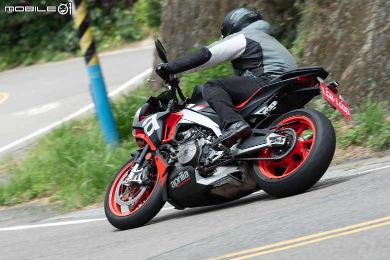 點我看大圖 Aprilia Tuono 660 試駕報告|手握燥熱戰鬥純血,電控帶來千變萬化!