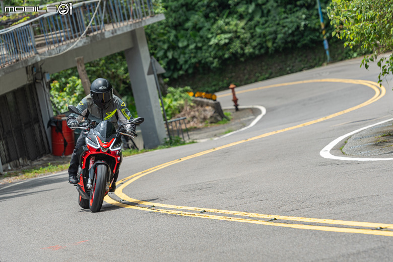 點我看大圖 Aprilia Tuono 660 試駕報告|手握燥熱戰鬥純血,電控帶來千變萬化!