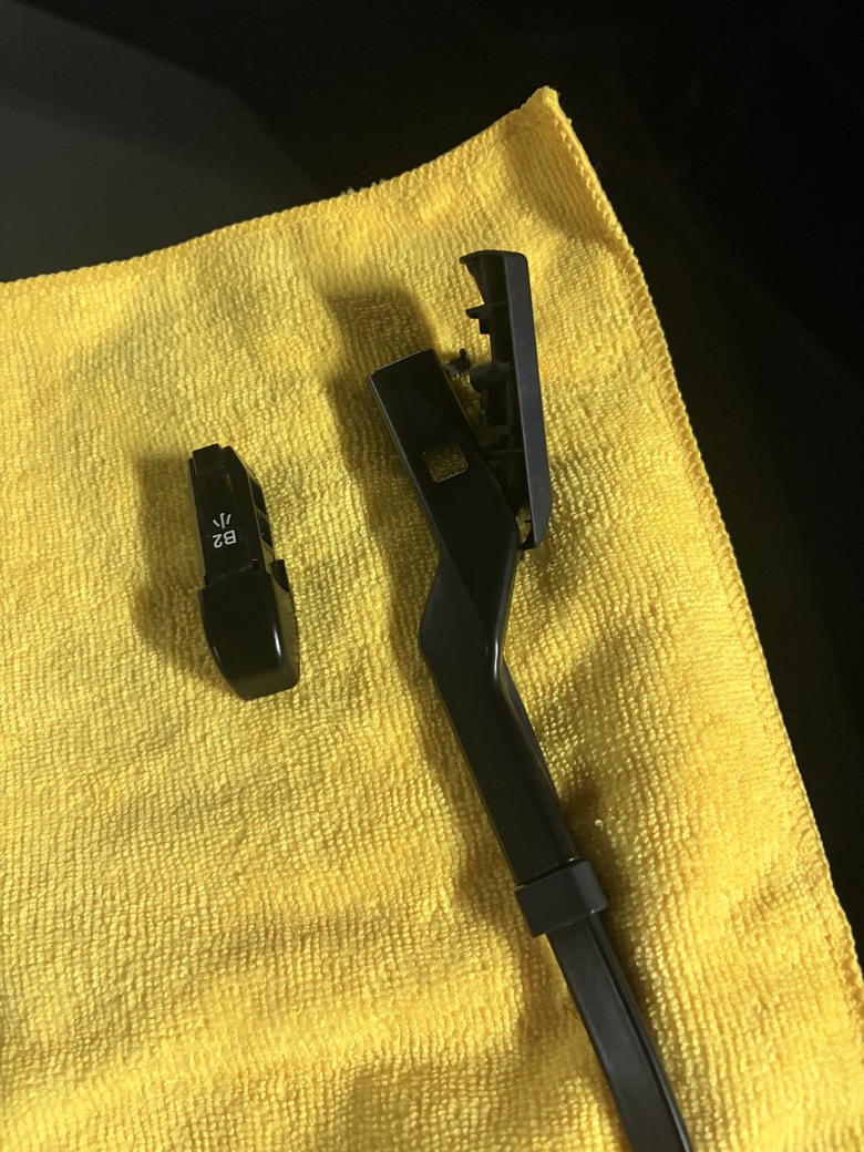 24' Model Y 前擋除油膜&換矽膠雨刷 問題(雨刷刷斷了)