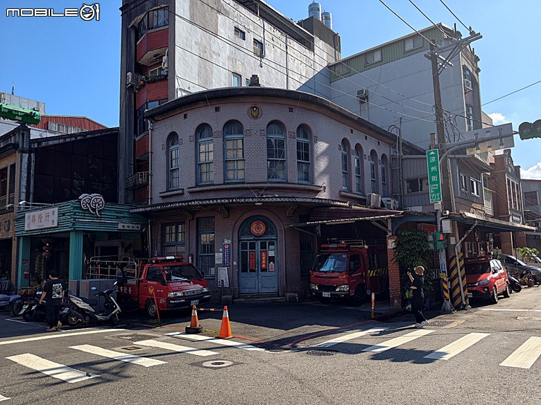 大稻埕歷史風貌特定專用區、Olympus Plaza Taipei、永樂町派出所、十連棟、大稻埕辜宅、福生堂醫院，順便品嚐昭和浪漫洗濯屋的烤糰子與甜點冰品 — 2026初夏之大稻埕散策 北段 — 民生西路以北至民權西路大橋頭站之間