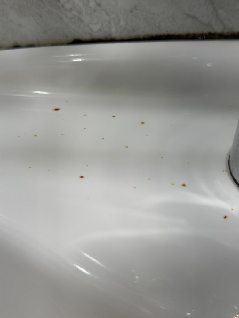 請問洗手台小點點