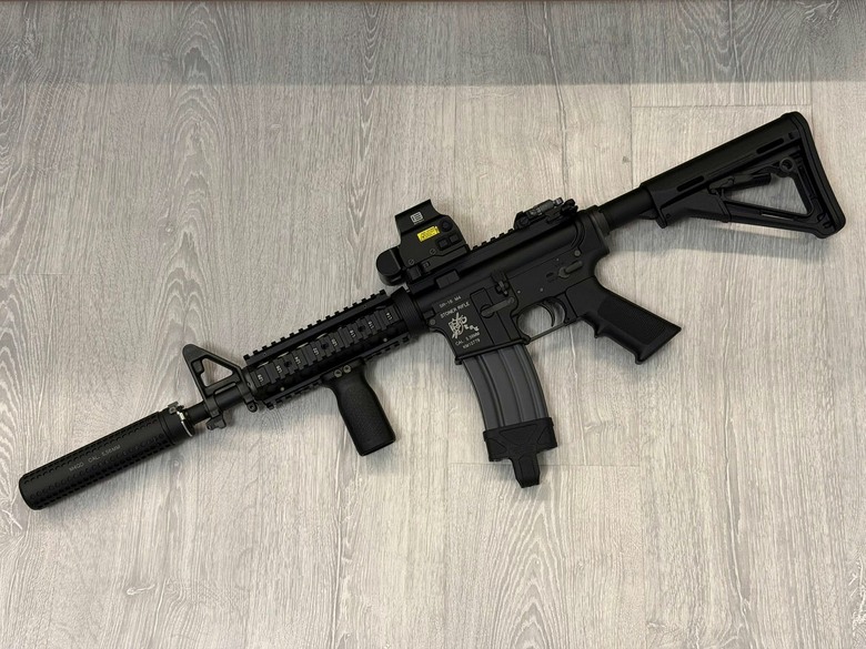 Tokyo Marui EVOLT M4A1 入手開箱! 挑戰 GBBR 的仿真尺寸,電槍科技的全新篇章
