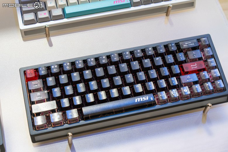 【Computex 2026】微星推出新款磁軸鍵盤 Strike Alloy TMR 具備 PCB 防水設計在水中也能打!