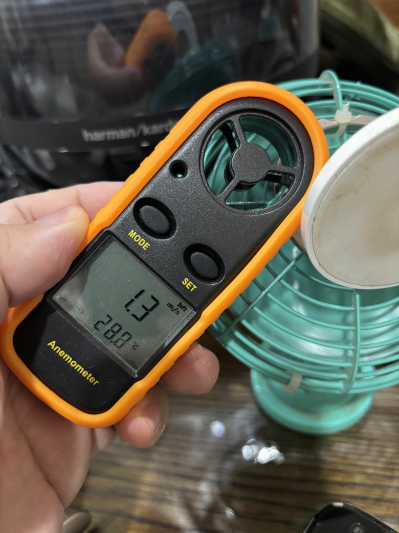 涼夏改裝,沒想元祖大同電扇可以變成手機充電座!