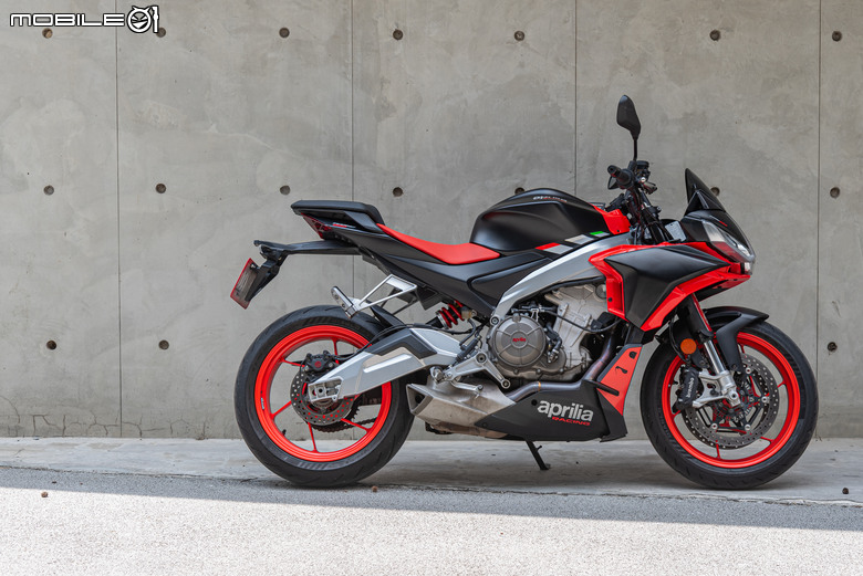 點我看大圖 Aprilia Tuono 660 試駕報告|手握燥熱戰鬥純血,電控帶來千變萬化!