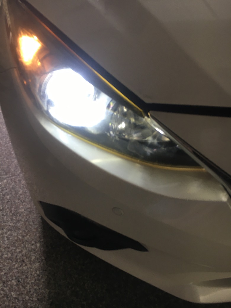 2016 Mazad 3 更換 LED 燈泡