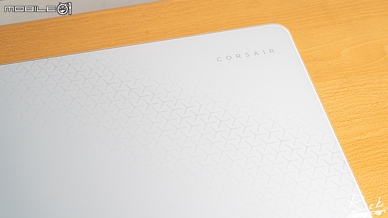 【開箱】賊船鎂合金滑鼠與首款玻璃墊 | CORSAIR SABRE v2 PRO WIRELESS MG WHITE & MM GLASS LARGE
