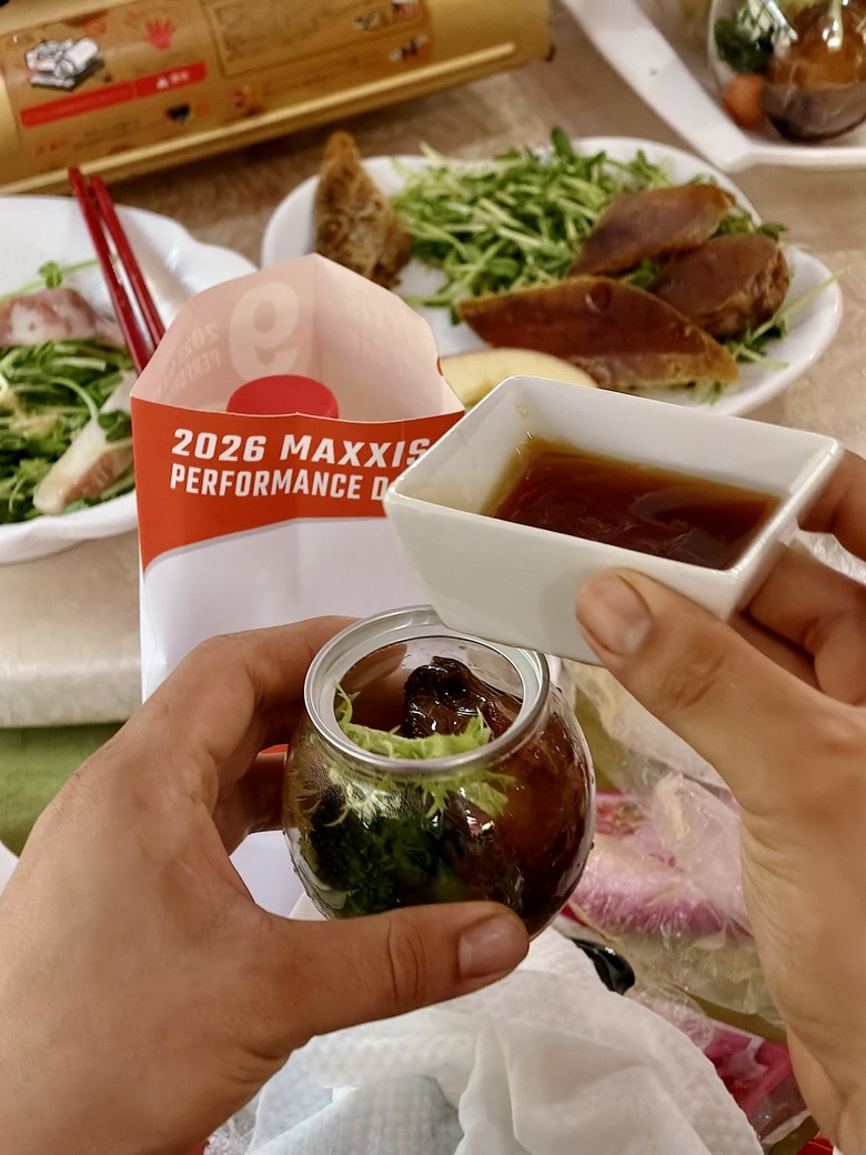 【食記】見識到南部辦桌的實力!大廠發表會指定高屏外燴,現場現烤龍蝦、老酒海大蝦氣勢有狂!