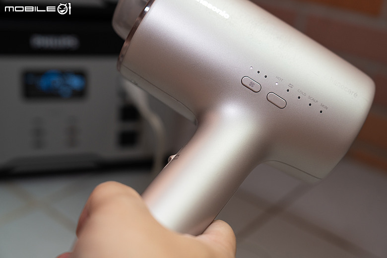 PHILIPS 1+n 儲能行動電源開箱實測｜1200W 大功率輸出，露營、外拍、居家備電都能彈性擴充