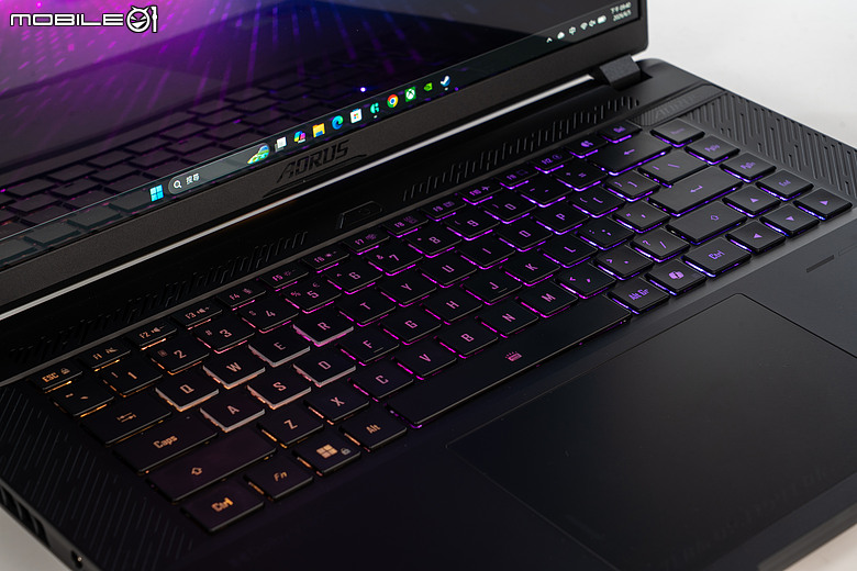 GIGABYTE AORUS MASTER 16 AM6J｜今年最超值 16 吋 RTX 5090 電競機皇？