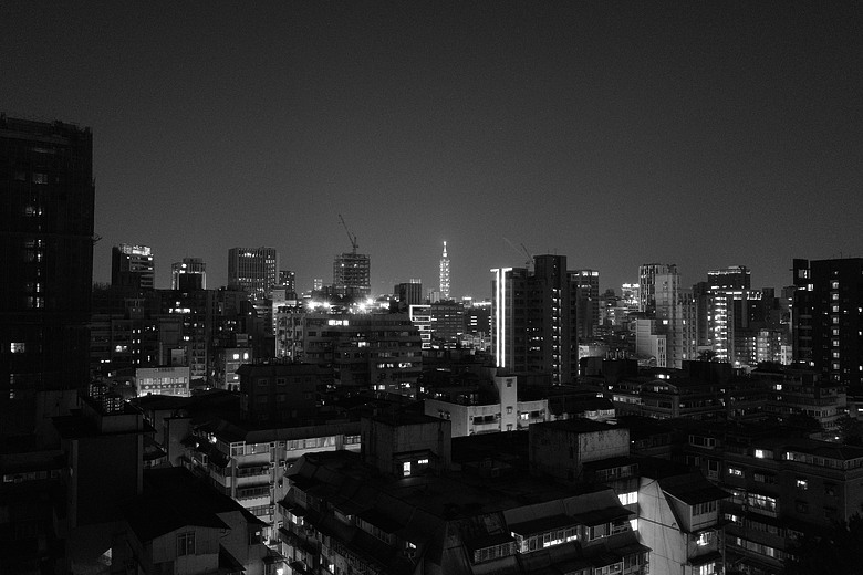 RICOH GR IV Monochrome 評測報告｜以純粹光影、譜寫口袋裡的黑白詩篇！
