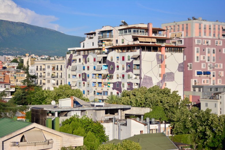 阿爾巴尼亞🇦🇱第一天 - 首都地拉那美食現代建築之旅