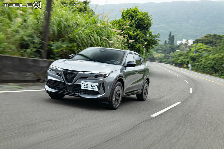 Alfa Romeo Junior Ibrida 試駕｜風格獨具、外型亮眼的義式精品小休旅！