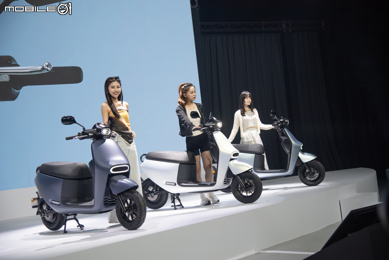 Gogoro全新女性車款Luna正式發表！訂價83,980元，超輕中駐用手壓都能立！