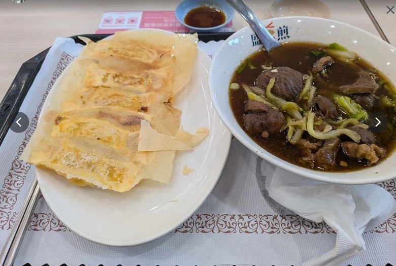 力推 牛肉湯 超讚!!!大魯閣新時代店）煎鍋貼專賣店