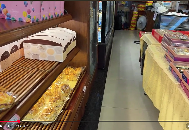 麵包店的格紋層架老舊想要自已DIY或者買半成品量好長度再略裁切與釘槍固定