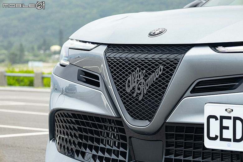 Alfa Romeo Junior Ibrida 試駕｜風格獨具、外型亮眼的義式精品小休旅！