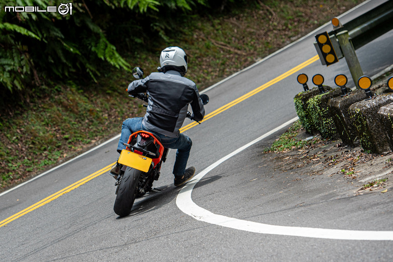 KTM 390 SMC R 試駕｜街車以上，滑胎以下