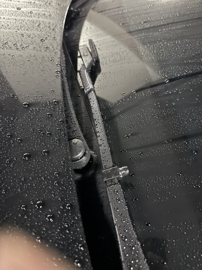 24' Model Y 前擋除油膜&換矽膠雨刷  問題(雨刷刷斷了)