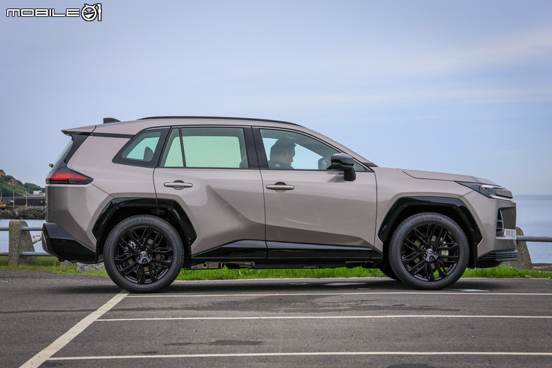 Toyota RAV4 PHEV 試駕｜可純電每日通勤、還具備6秒內加速破百的實力！