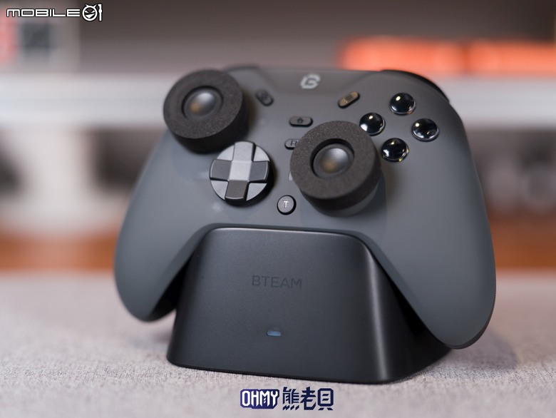雙按鈕配置、多平台通用 Bteam Specter 沛影 無線遊戲手把