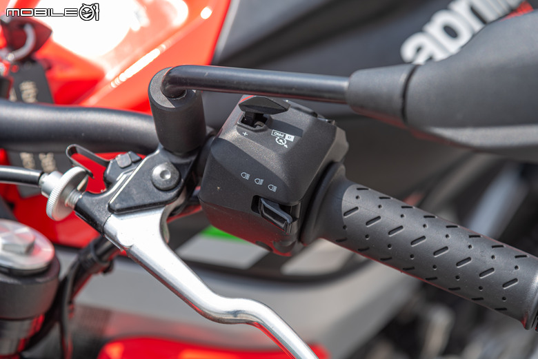 點我看大圖 Aprilia Tuono 660 試駕報告|手握燥熱戰鬥純血,電控帶來千變萬化!