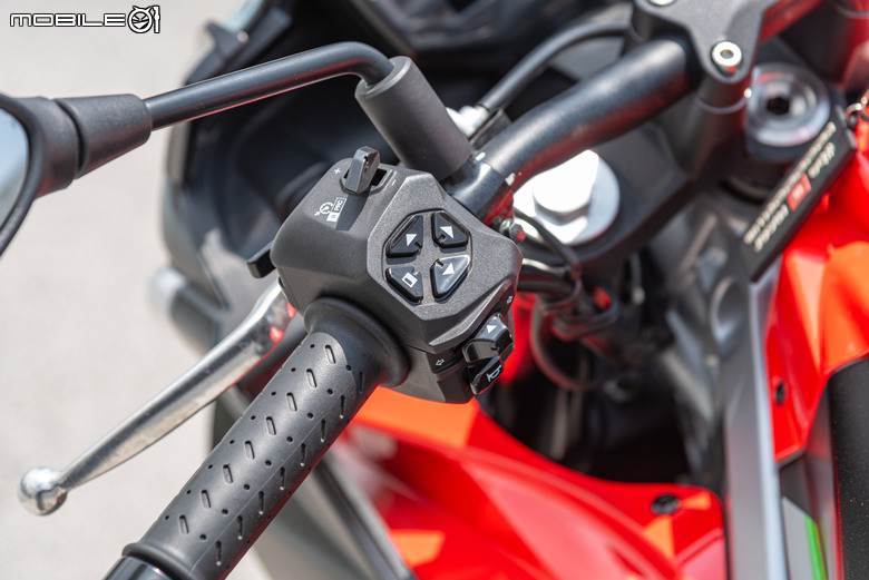 點我看大圖 Aprilia Tuono 660 試駕報告|手握燥熱戰鬥純血,電控帶來千變萬化!
