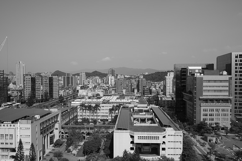 RICOH GR IV Monochrome 評測報告｜以純粹光影、譜寫口袋裡的黑白詩篇！