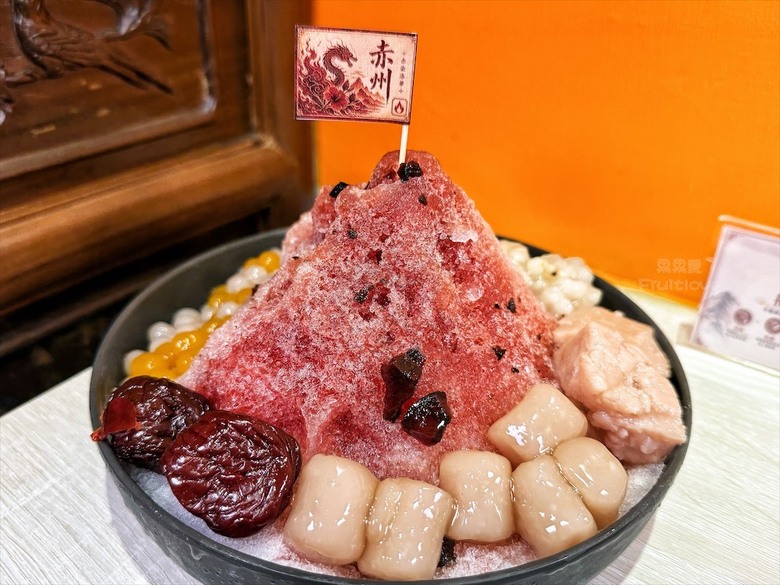 自製三款剉冰糖水，還有懷舊冰袋、飲料、冰棒與古早味滷肉飯