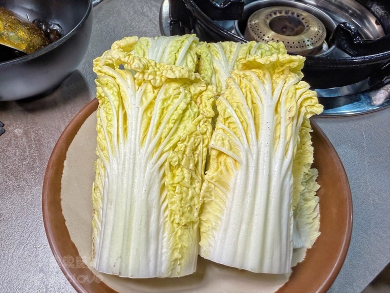 一炒一鍋雙重美味，單人也能品嚐鴛鴦鍋，冰淇淋、飲料、白飯吃到飽