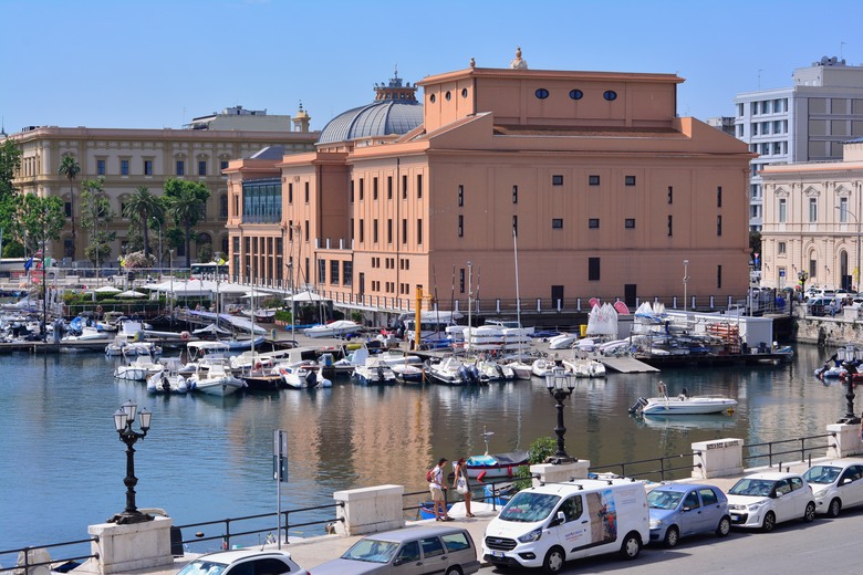 點我看大圖 意大利🇮🇹Bari巴里港之旅第一天,到達Matera馬泰拉古城