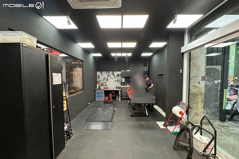 點我看大圖 高屏車友賞車新據點!Aprilia、MOTO GUZZI進駐高雄!小米二輪升格3S通路,服務再升級