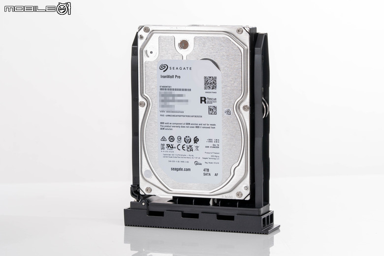 LaCie 8big Pro5 Thunderbolt 5 外接硬碟陣列開箱體驗 兼具超大容量與高速傳輸的儲存選擇