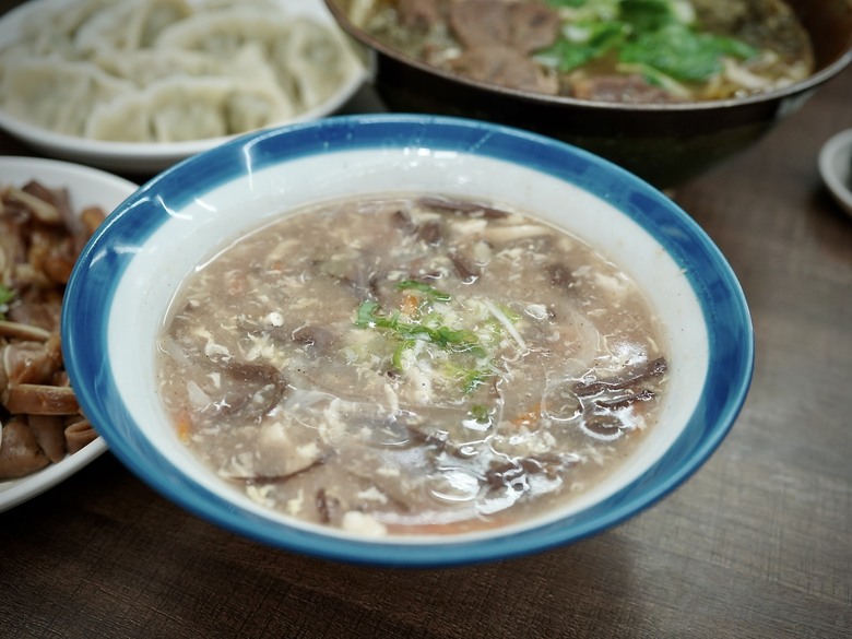 【食記】雲林美食推薦|牛三寶滷味拼盤是隱藏主場,牛腱滷透、牛筋軟Q、牛肚留蜂巢紋,一盤三種口感