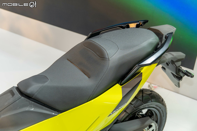 點我看大圖 KYMCO CV-X45 單缸多功能跨界車正式亮相,搭載PTM系統、TFT儀表、定速、加溫握把一次到位!