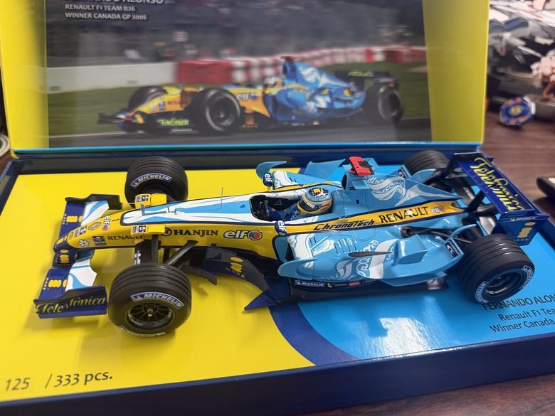 [開箱]F1 1/18 RENAULT R26 FERNANDO ALONSO 2006 CANADA GP