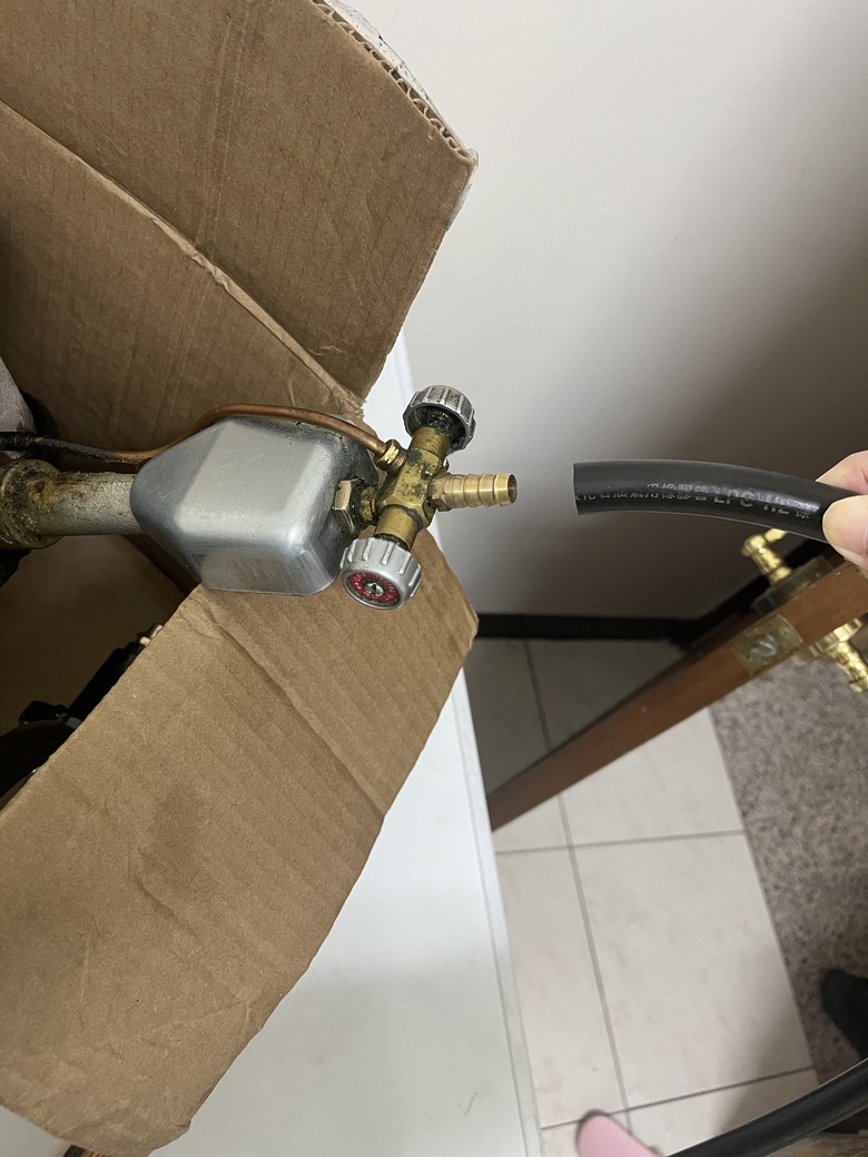請問快速爐可以裝快拆接頭嗎?
