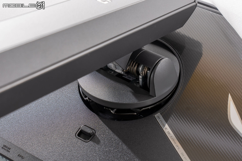 ROG STRIX OLED XG34WCDMS 電競螢幕開箱實測 34 吋寬曲面與 280Hz 高更新率帶來流暢沉浸感受