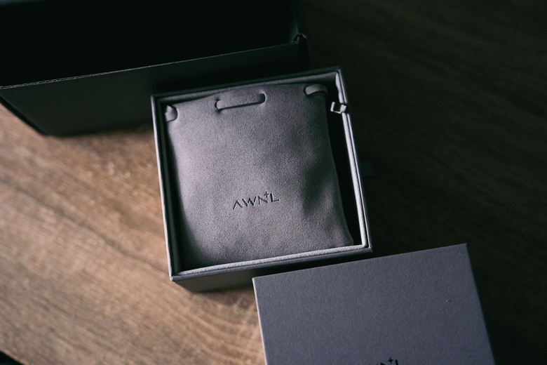 點我看大圖 【開箱】AWNL 紫幽靈佐勒菲卡爾劍|會一直戴著的飾品,都有選擇陪伴的理由。