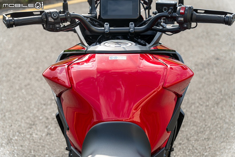 HONDA CB1000 GT 試駕｜不再做選擇，四缸、電懸、運動、舒適我全都要！
