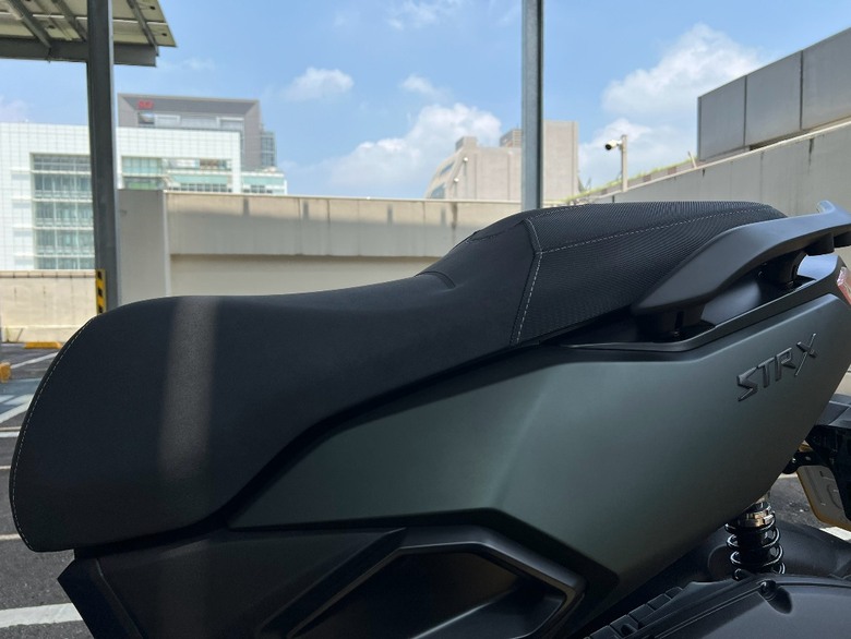 一氣呵成買入STR X，看完車、下訂、幾天後領車