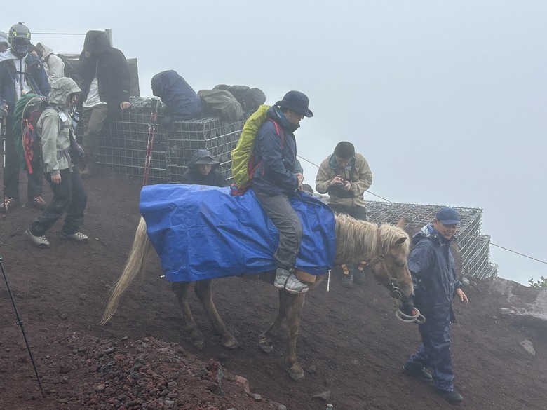 擱一擺雨中完登日本之顛-富士山